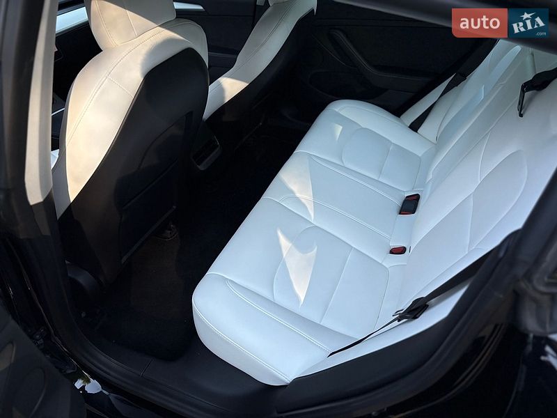 Седан Tesla Model 3 2021 в Дніпрі