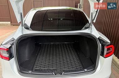 Седан Tesla Model 3 2019 в Львові