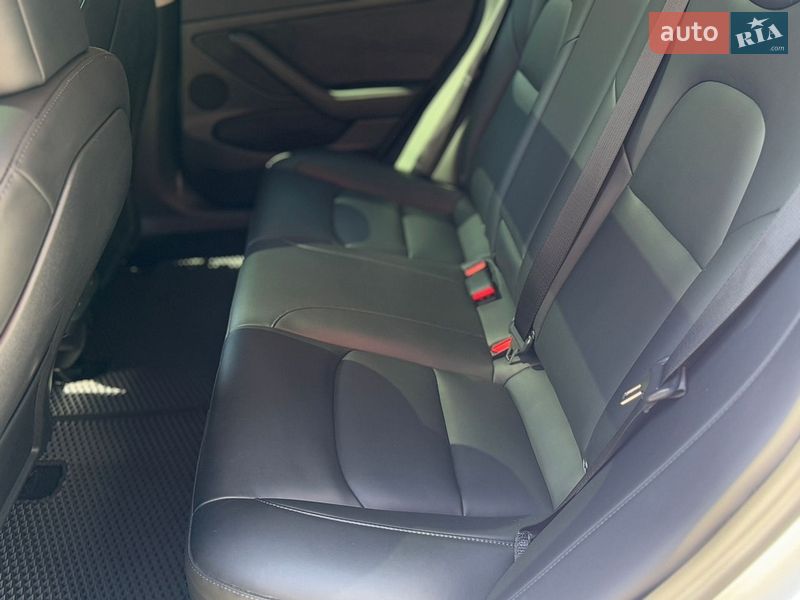 Седан Tesla Model 3 2021 в Києві