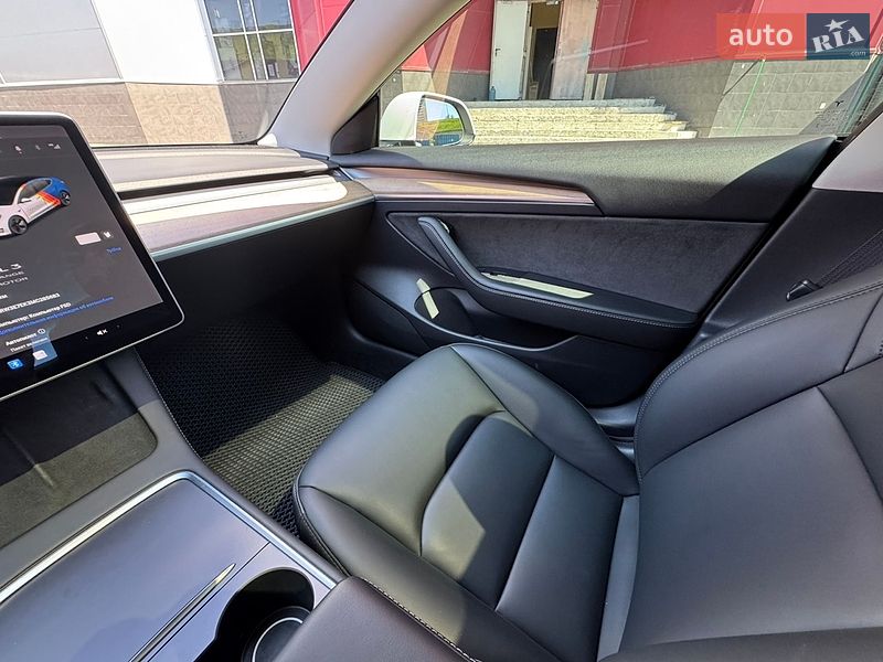 Седан Tesla Model 3 2021 в Києві