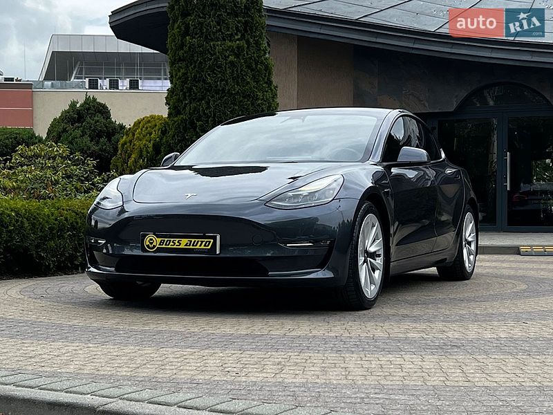 Седан Tesla Model 3 2023 в Львове