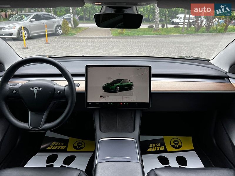 Седан Tesla Model 3 2023 в Львове