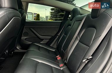 Седан Tesla Model 3 2023 в Львове