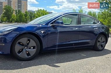 Седан Tesla Model 3 2018 в Киеве