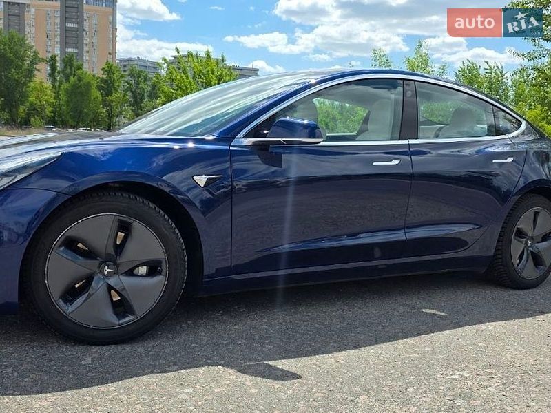 Седан Tesla Model 3 2018 в Киеве