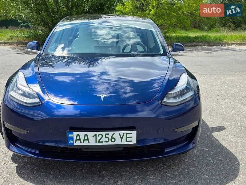 Седан Tesla Model 3 2018 в Киеве