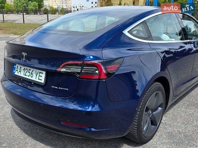 Седан Tesla Model 3 2018 в Києві