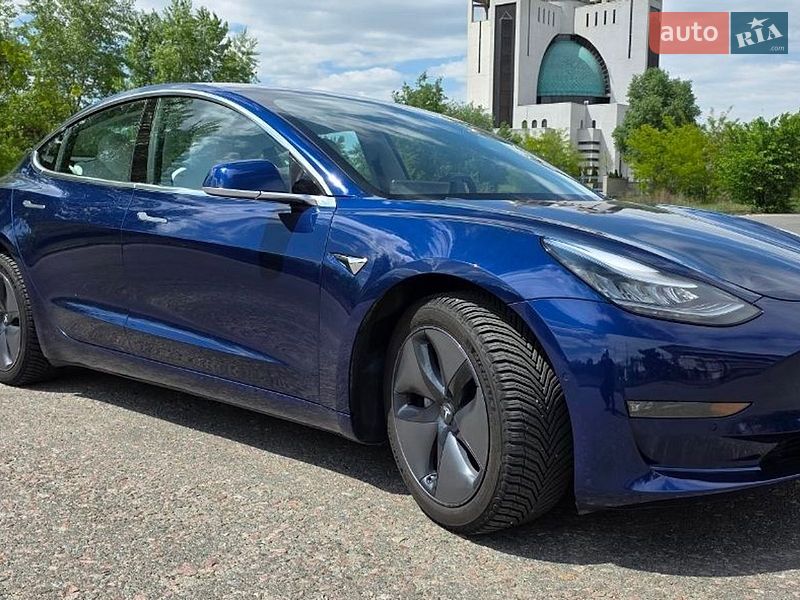 Седан Tesla Model 3 2018 в Києві
