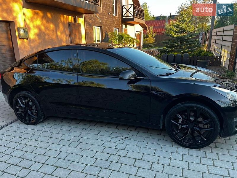 Седан Tesla Model 3 2022 в Львові