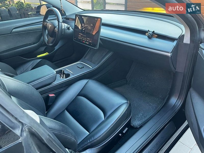 Седан Tesla Model 3 2022 в Львові