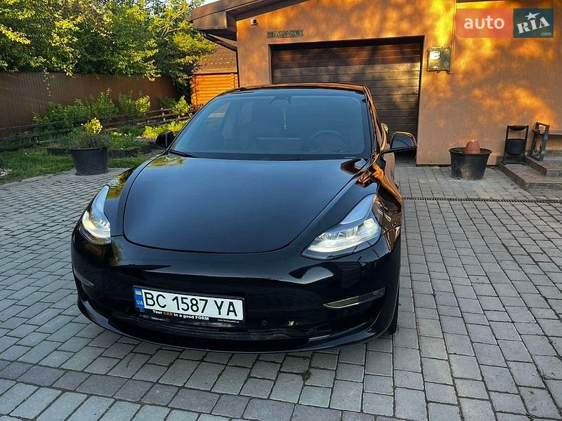 Седан Tesla Model 3 2022 в Львове