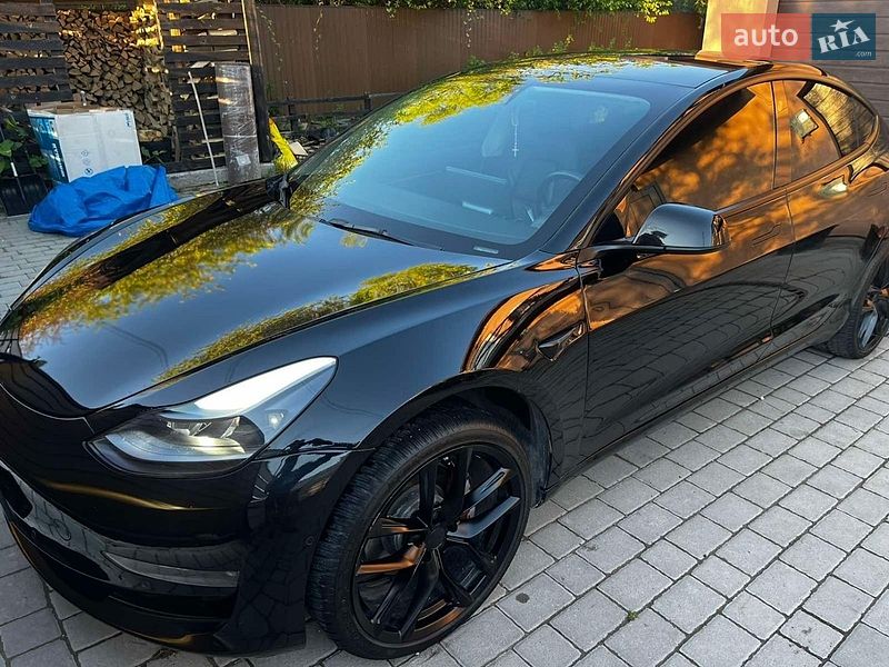 Седан Tesla Model 3 2022 в Львові