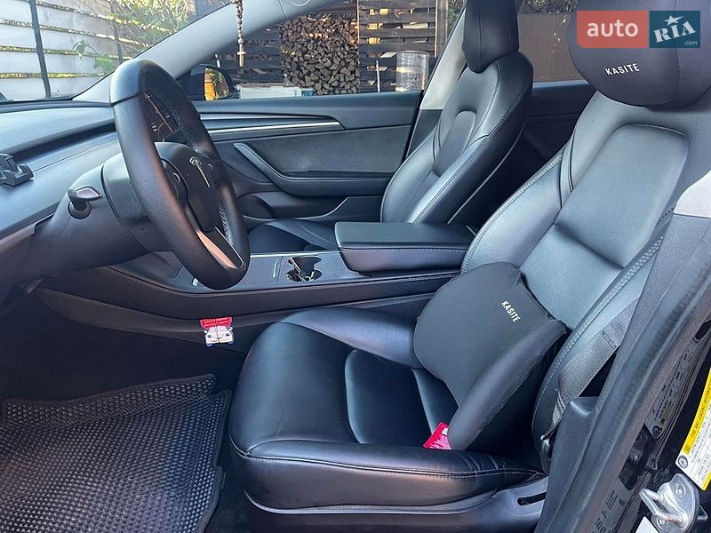 Седан Tesla Model 3 2022 в Львові