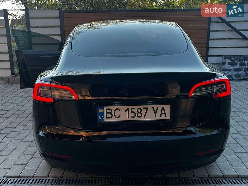 Седан Tesla Model 3 2022 в Львові