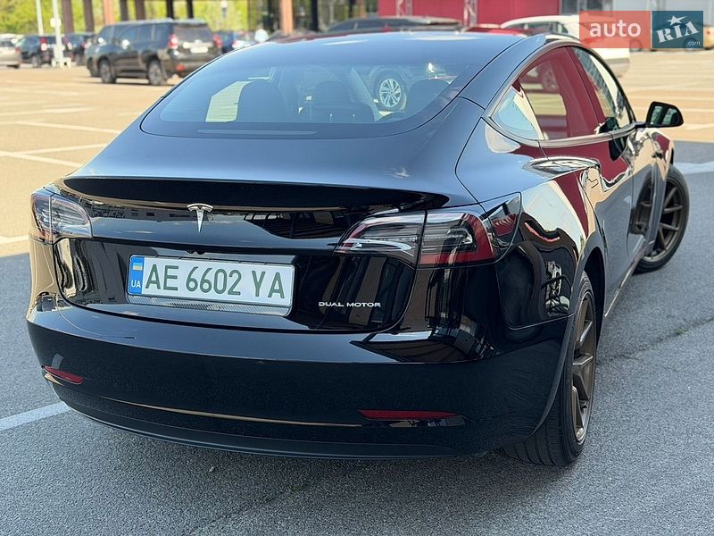 Седан Tesla Model 3 2022 в Киеве