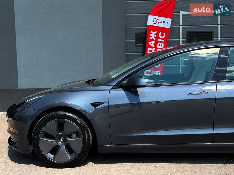 Седан Tesla Model 3 2023 в Киеве