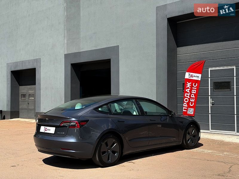 Седан Tesla Model 3 2023 в Киеве