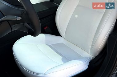 Седан Tesla Model 3 2023 в Киеве