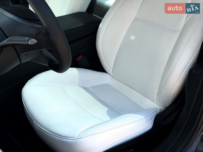 Седан Tesla Model 3 2023 в Киеве