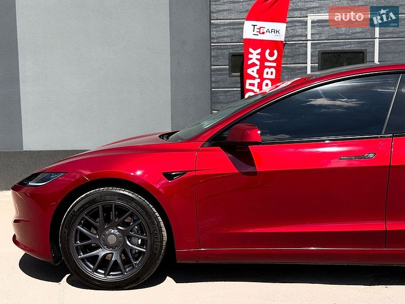 Седан Tesla Model 3 2024 в Києві