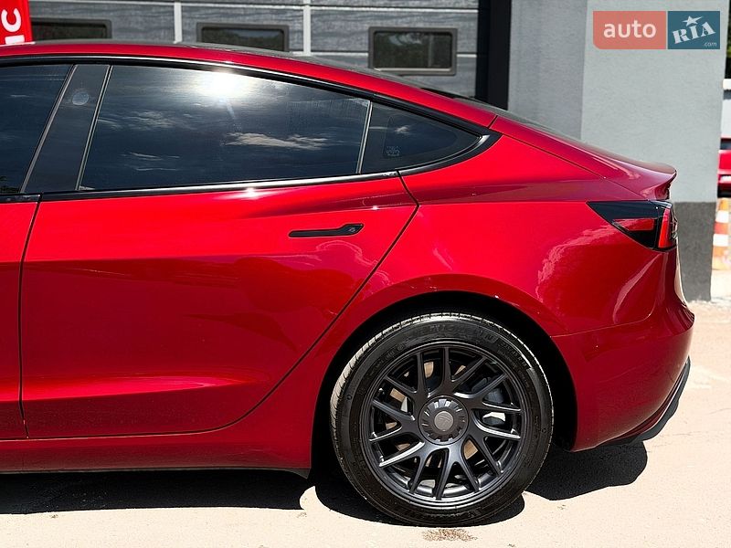 Седан Tesla Model 3 2024 в Києві