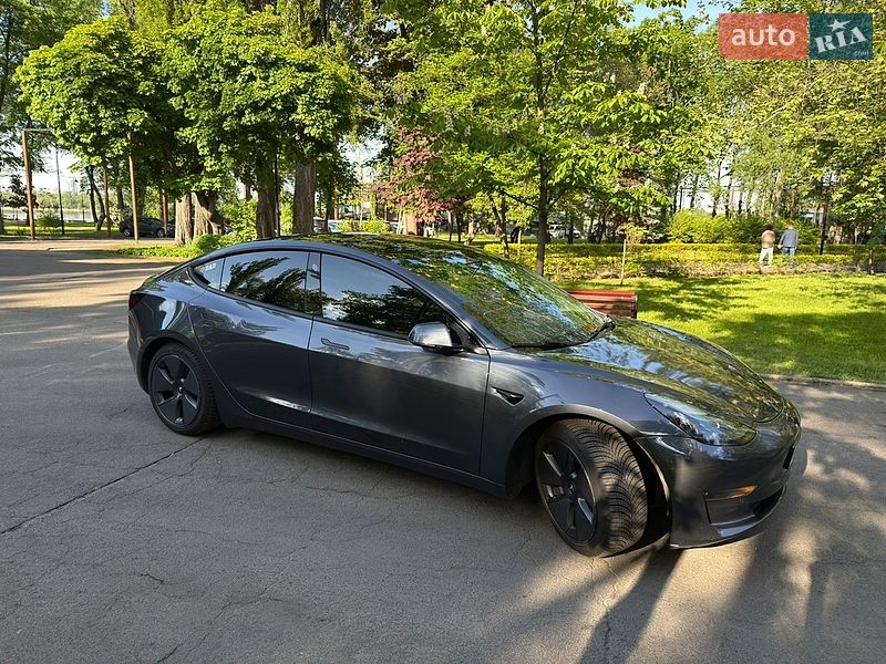 Седан Tesla Model 3 2022 в Киеве