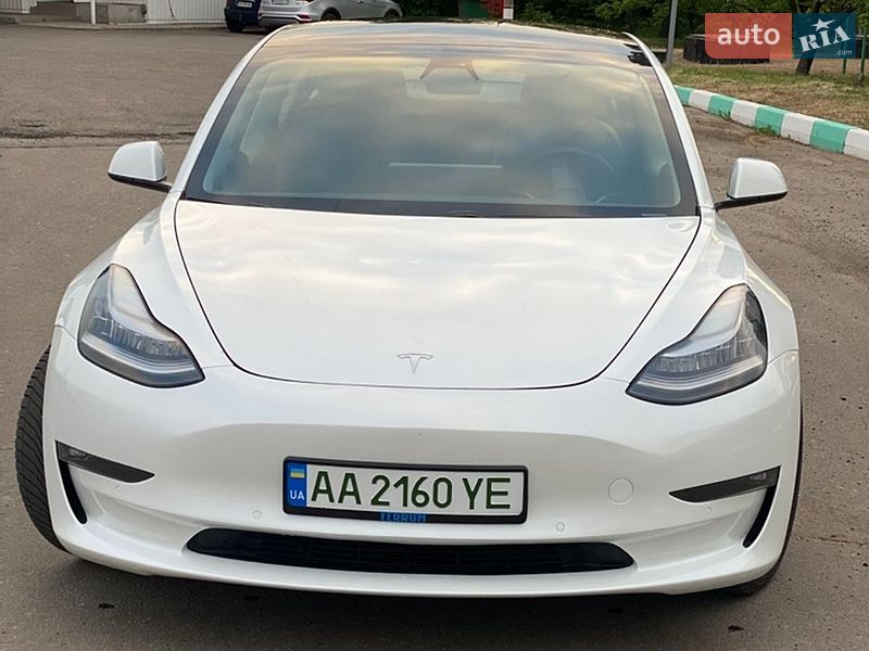 Седан Tesla Model 3 2020 в Краснограде