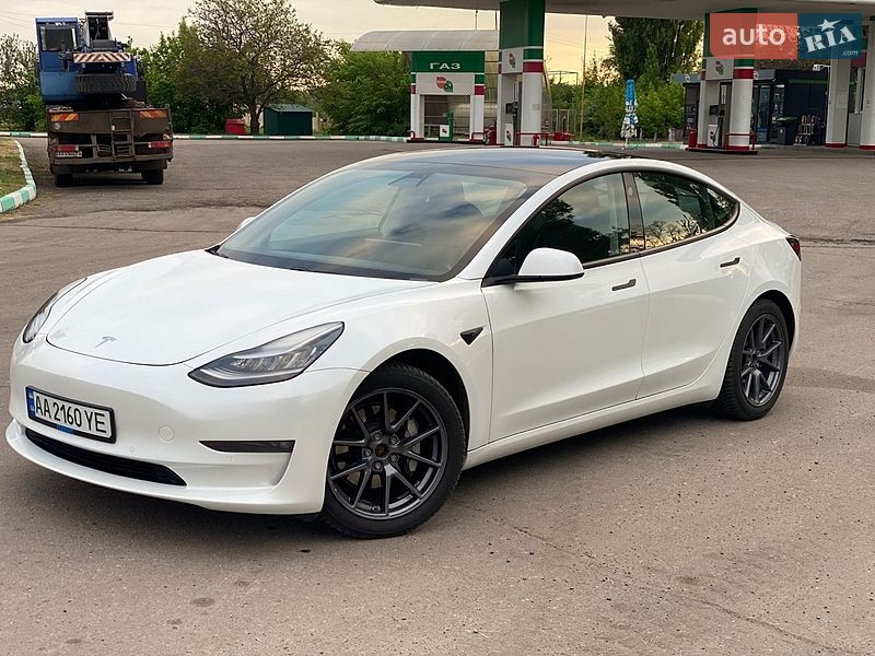 Седан Tesla Model 3 2020 в Краснограде