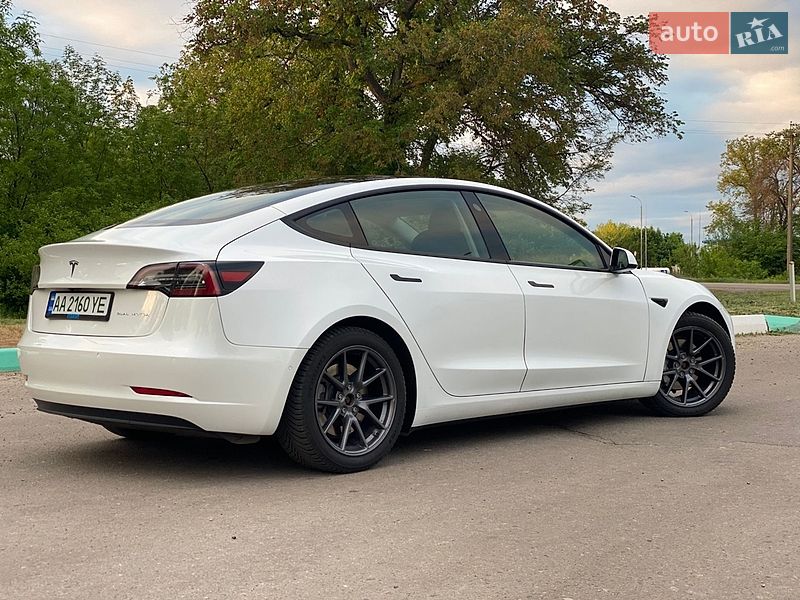 Седан Tesla Model 3 2020 в Краснограде