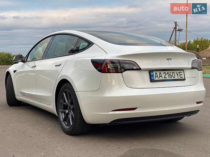 Седан Tesla Model 3 2020 в Краснограде
