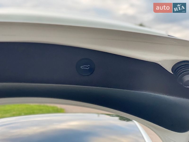 Седан Tesla Model 3 2020 в Краснограде