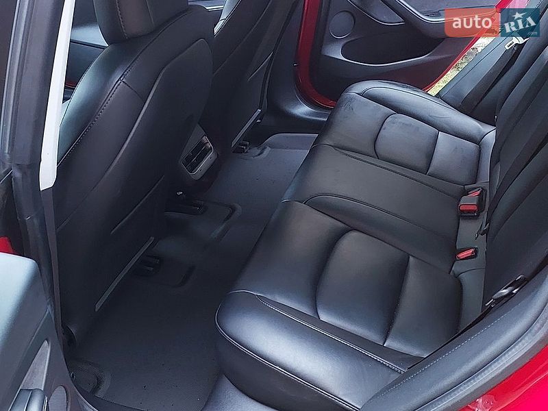 Седан Tesla Model 3 2021 в Ужгороде