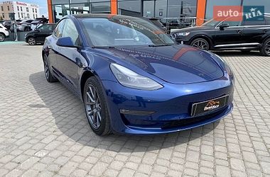 Седан Tesla Model 3 2022 в Львове