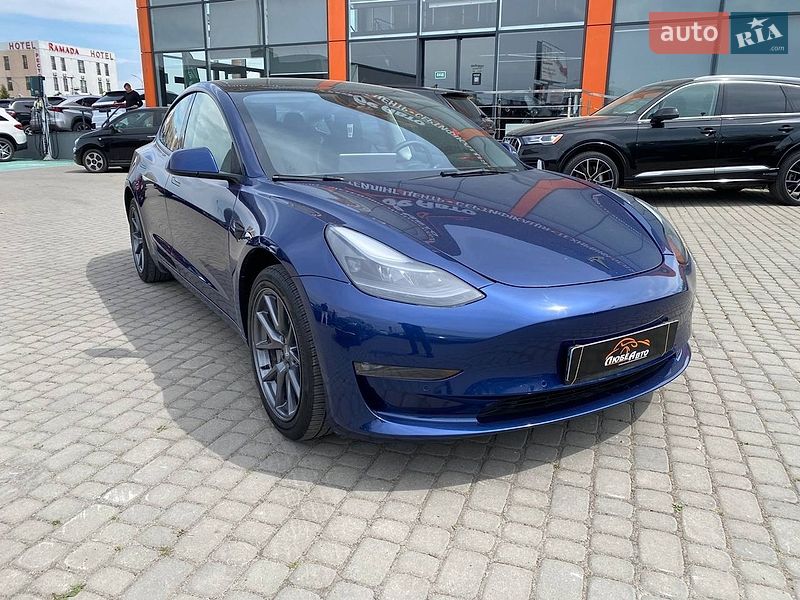 Tesla Model 3 2022