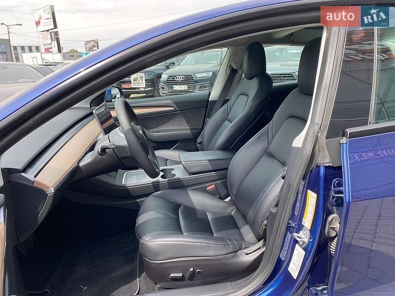 Седан Tesla Model 3 2022 в Львові