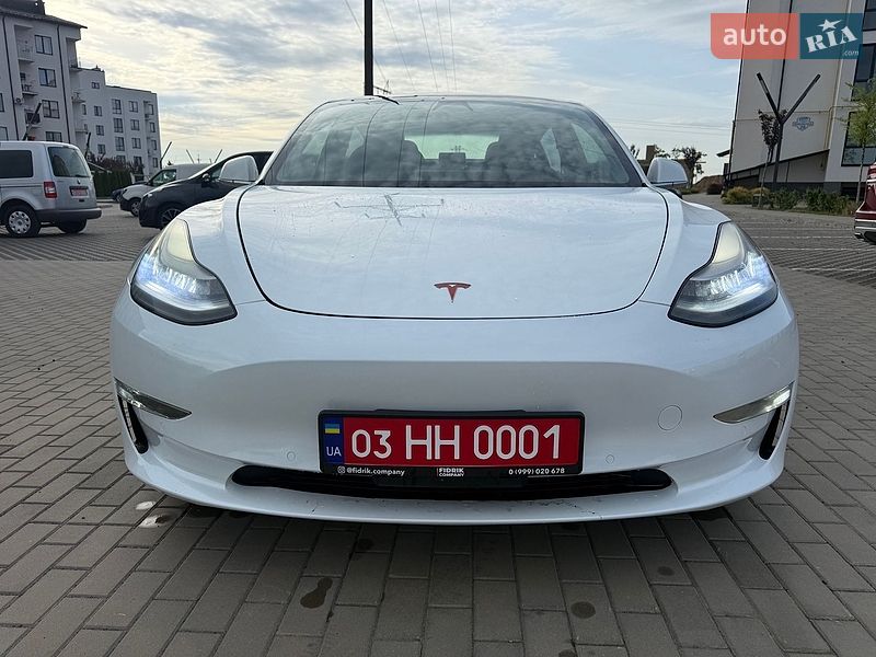 Седан Tesla Model 3 2018 в Луцьку