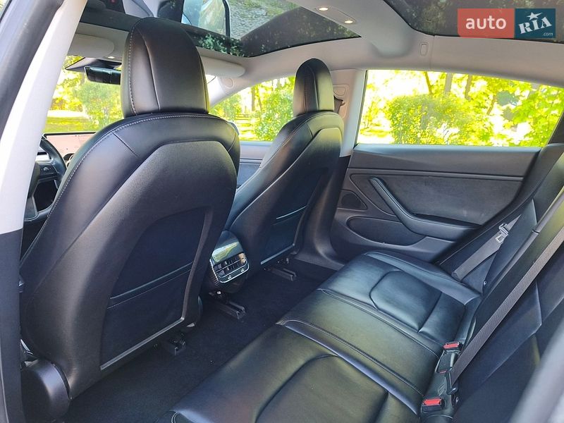 Седан Tesla Model 3 2018 в Сквирі