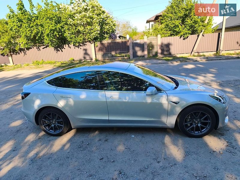 Седан Tesla Model 3 2018 в Сквирі