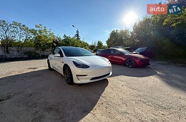 Седан Tesla Model 3 2022 в Киеве