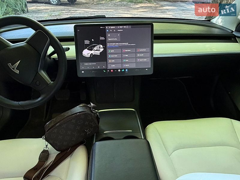 Седан Tesla Model 3 2021 в Одессе