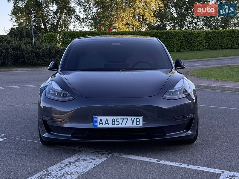 Седан Tesla Model 3 2023 в Києві