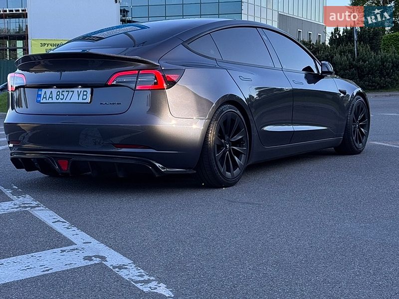 Седан Tesla Model 3 2023 в Києві