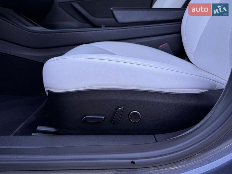 Седан Tesla Model 3 2023 в Києві