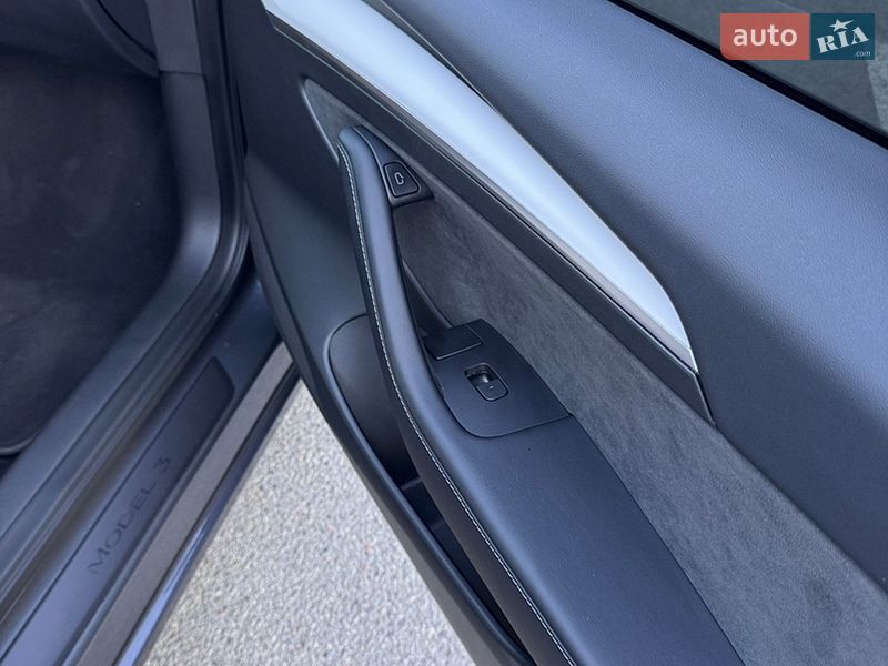Седан Tesla Model 3 2023 в Києві