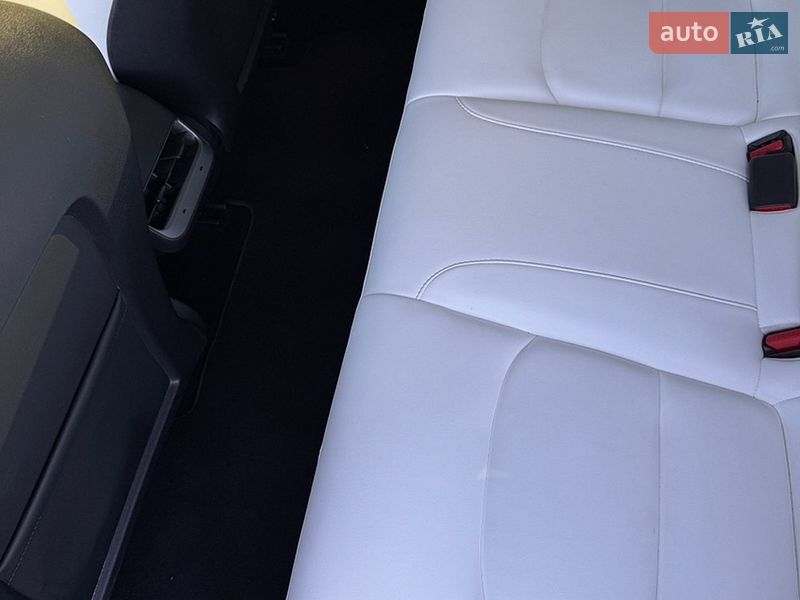 Седан Tesla Model 3 2023 в Києві
