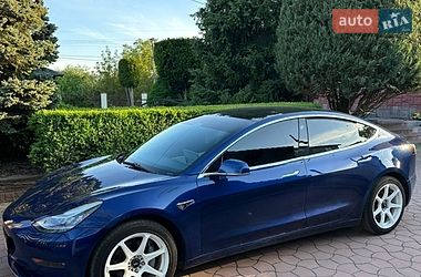 Седан Tesla Model 3 2019 в Луцьку