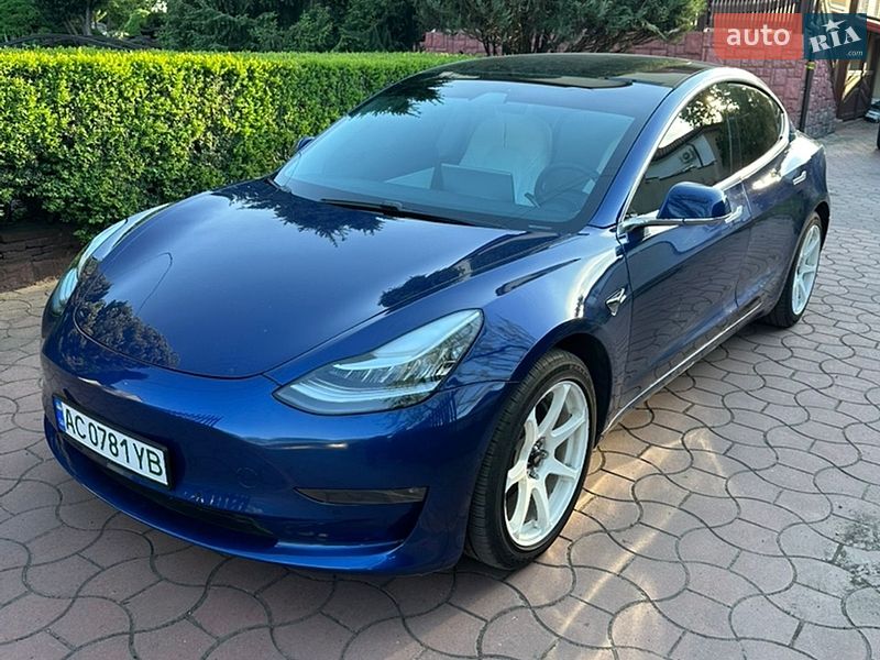 Седан Tesla Model 3 2019 в Луцьку
