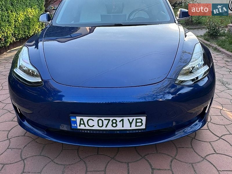 Седан Tesla Model 3 2019 в Луцьку