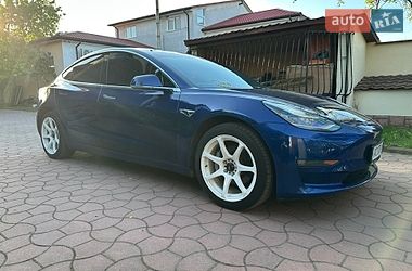 Седан Tesla Model 3 2019 в Луцке