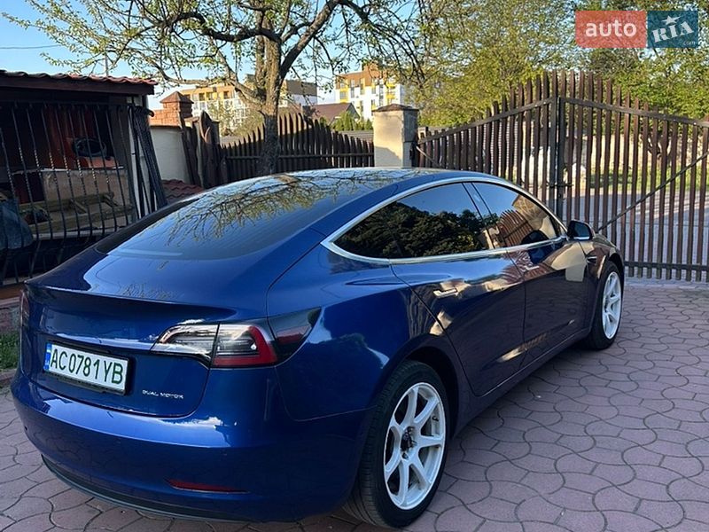 Седан Tesla Model 3 2019 в Луцьку